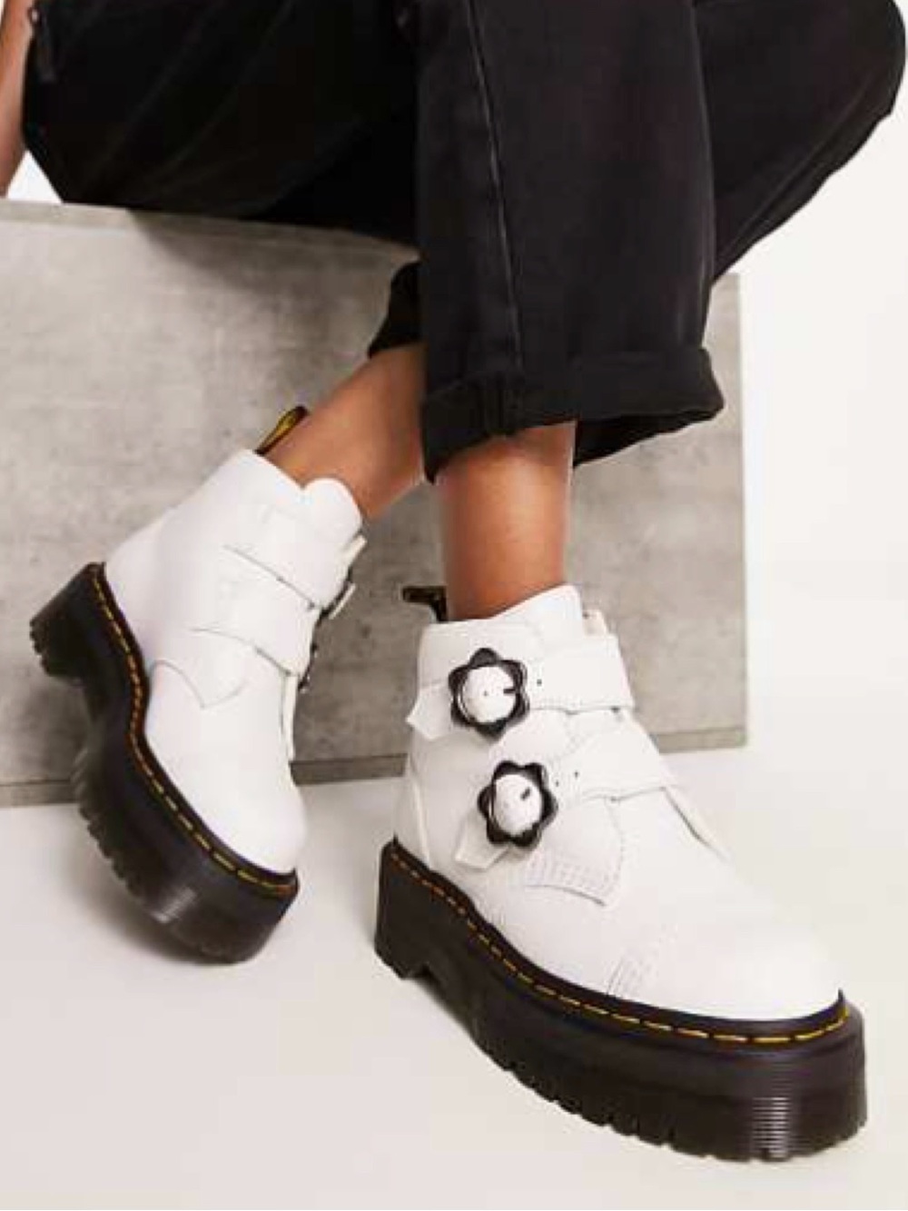 Dr. Martens Devon Flower Buckle Platform Boots White Pebbled Leather Size 8